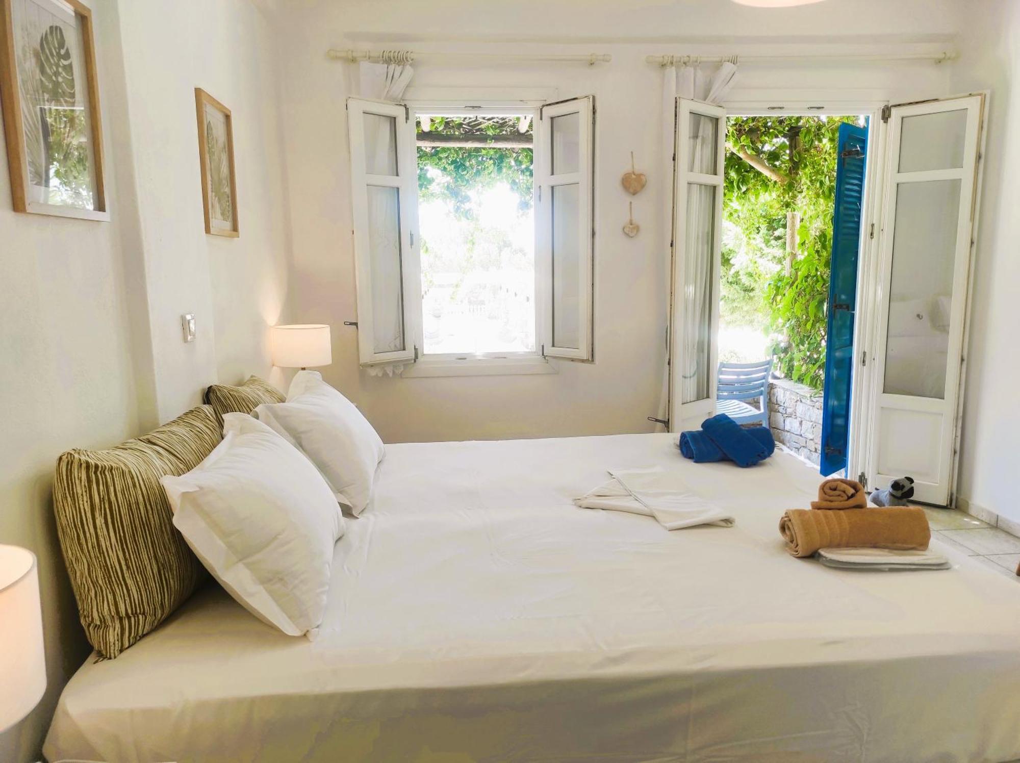 Villa Le Grand Bleu Katapola Exterior photo