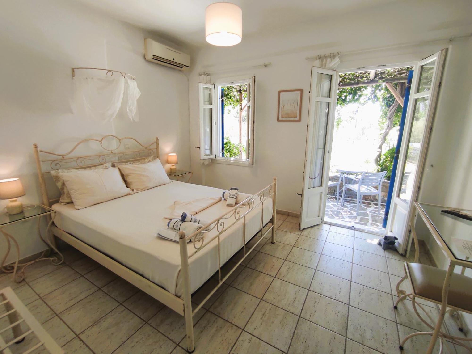 Villa Le Grand Bleu Katapola Exterior photo